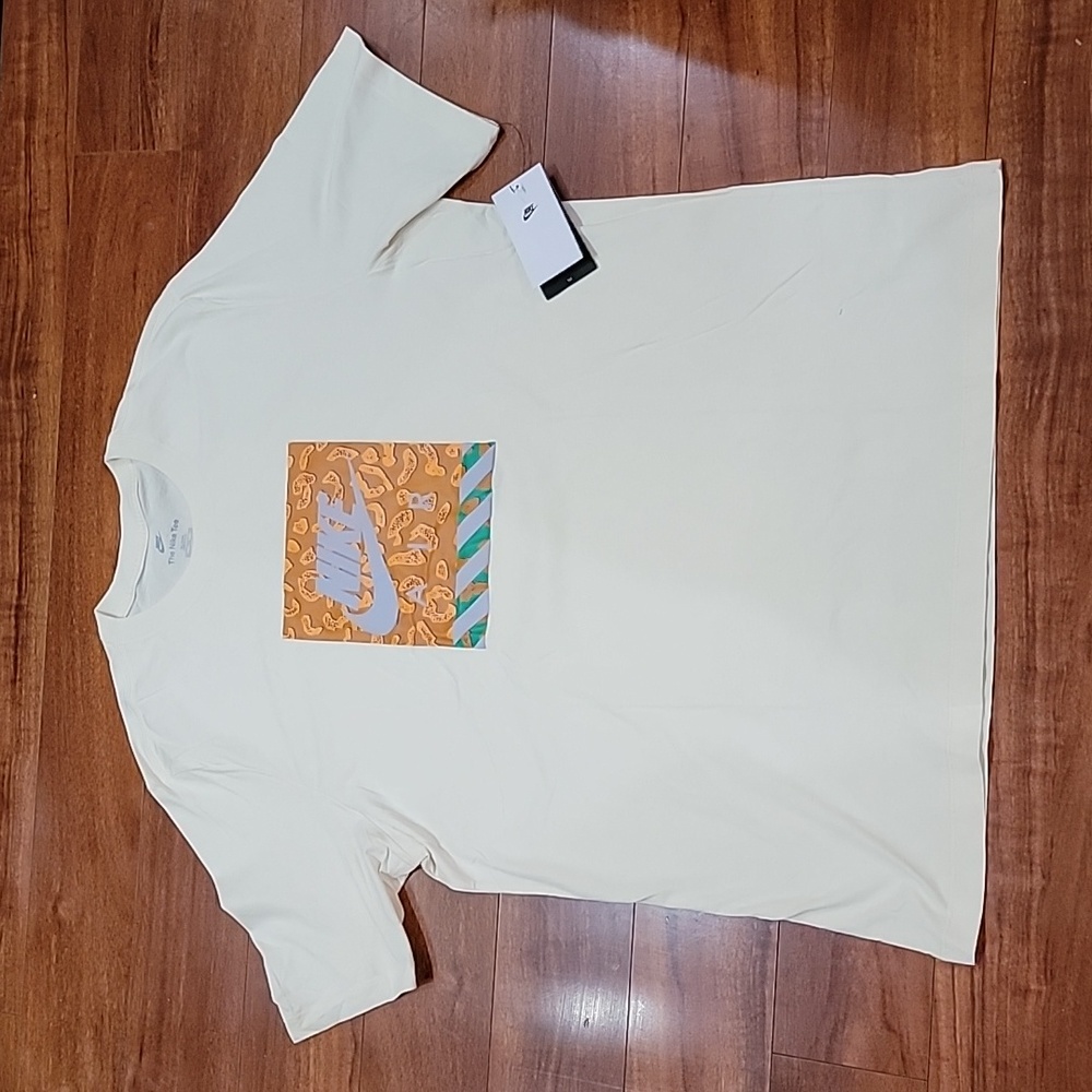 NWT Men's NIKE Tee Shirt.